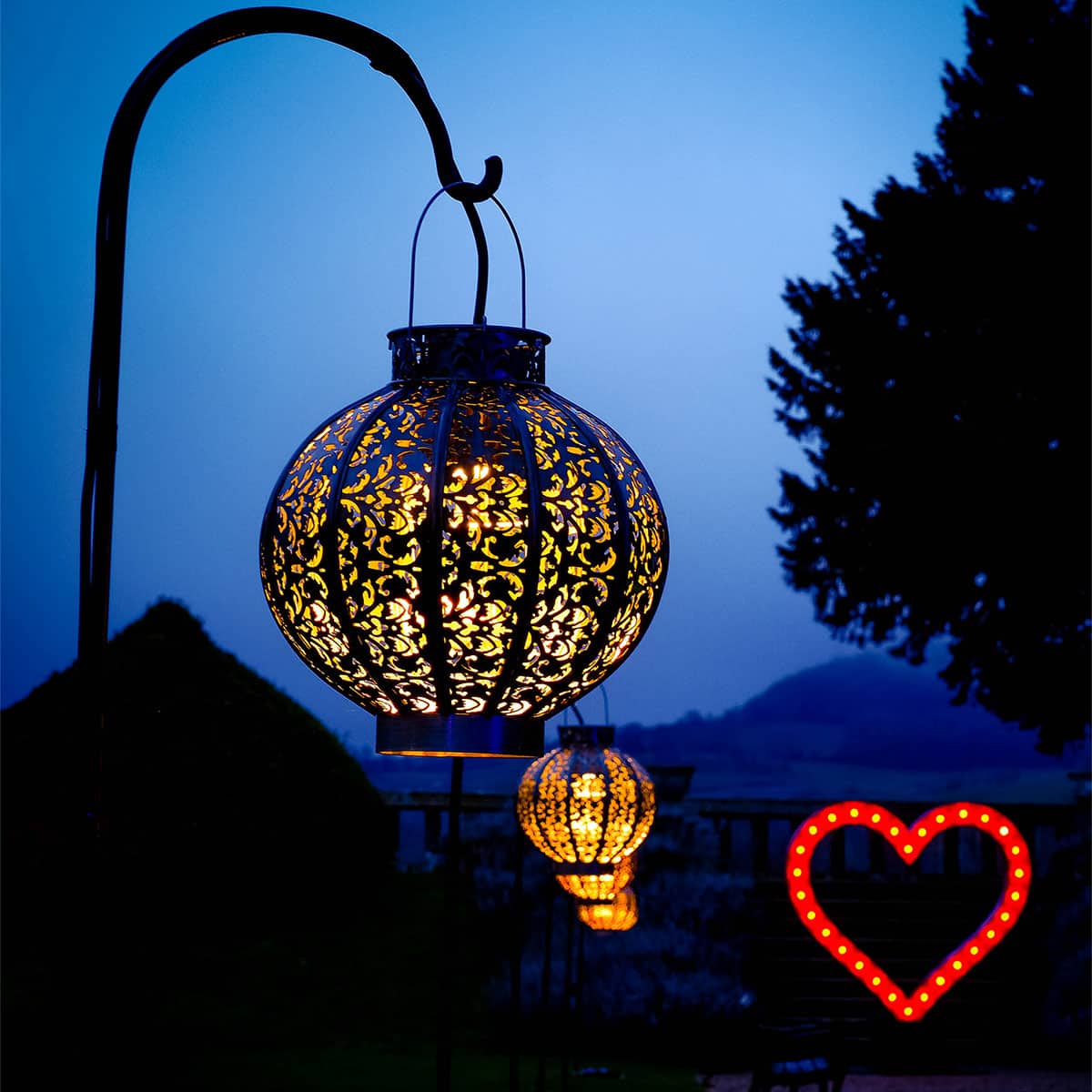 Experience a Spectacle of Light with Moroccan lamps and light displays 